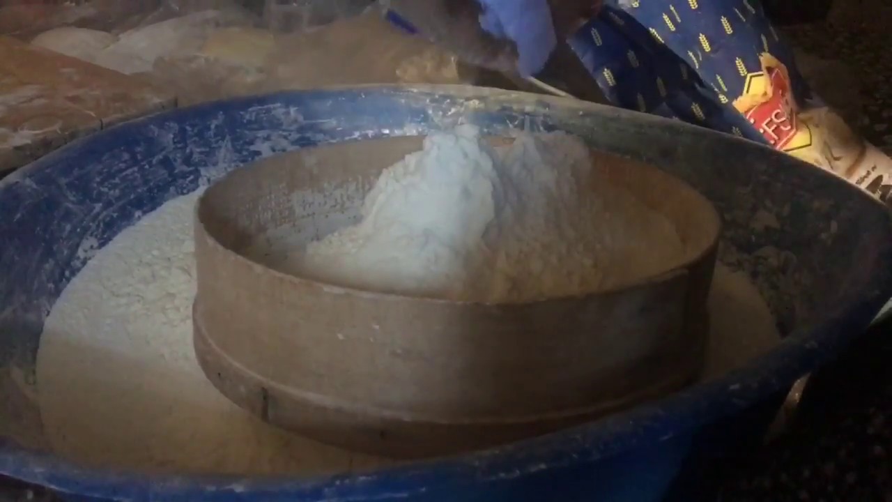 Kaman /Kırşehir yöresine ait bayram kömbesi yapımı (çöreği)