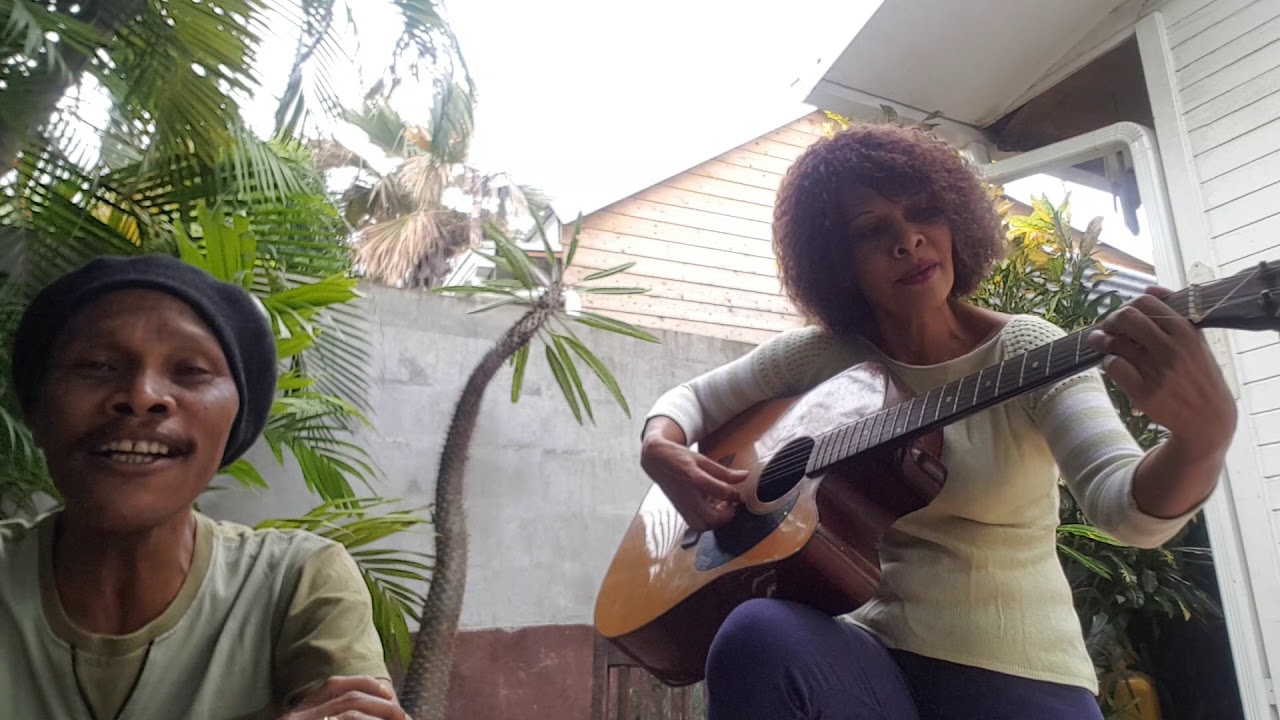 Manala azy avec mon grand frère chéri( Hafaliana foana , Samoela )