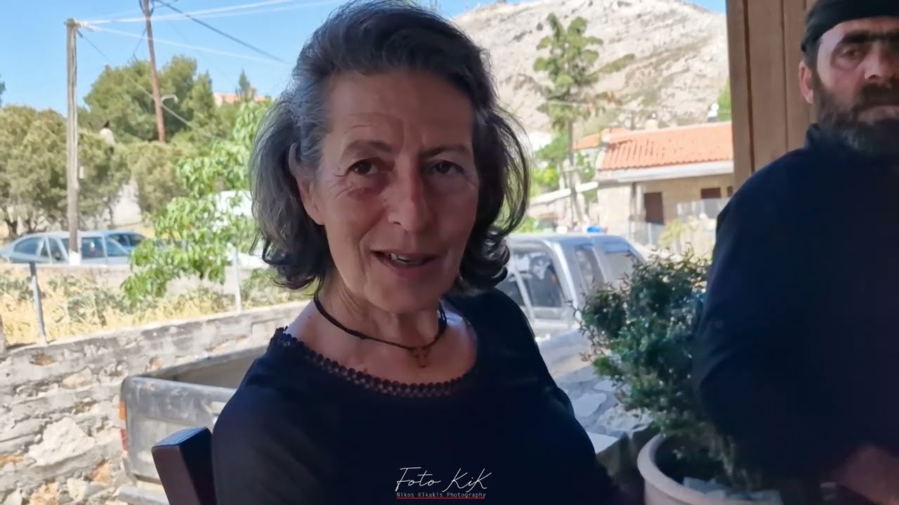 Σε ένα ωραίο παρεάκι στη Εθια γνωρίζουμε τη Γεωργία Λουλάκη και μας μιλάει για τη μαντινάδα