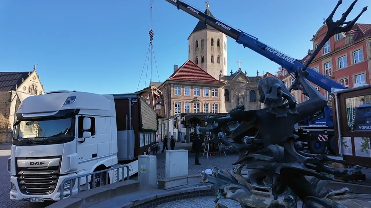 Paderborner Pyramiden Aufbau für den Weihnachtsmarkt 2025
