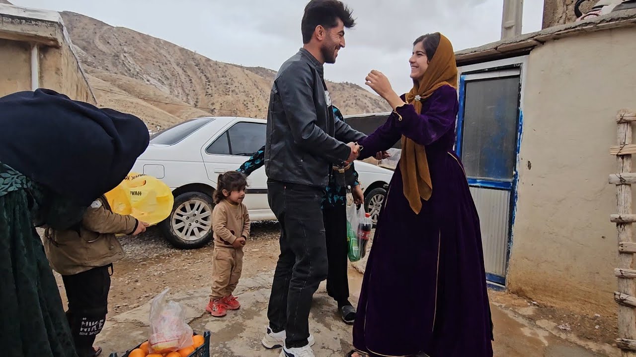 A documentary about Sajjad and Rahela visiting Samira and her mother Goli.