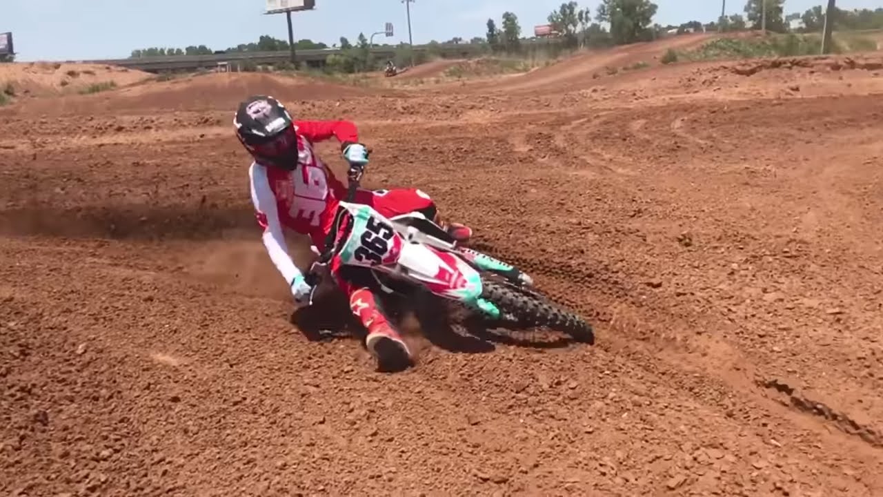 A Day At The Dirtbike Track! 365 Vlogs w/ Brett Cue - 036