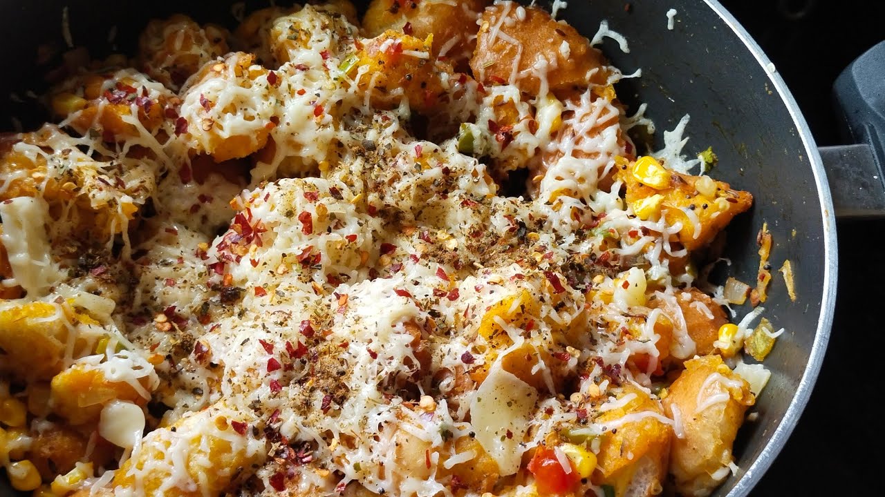 Cheesy Easy Bread Bites | पावाचा मसालेदार चीझी नाष्ता 😋😋 #dfeshorts