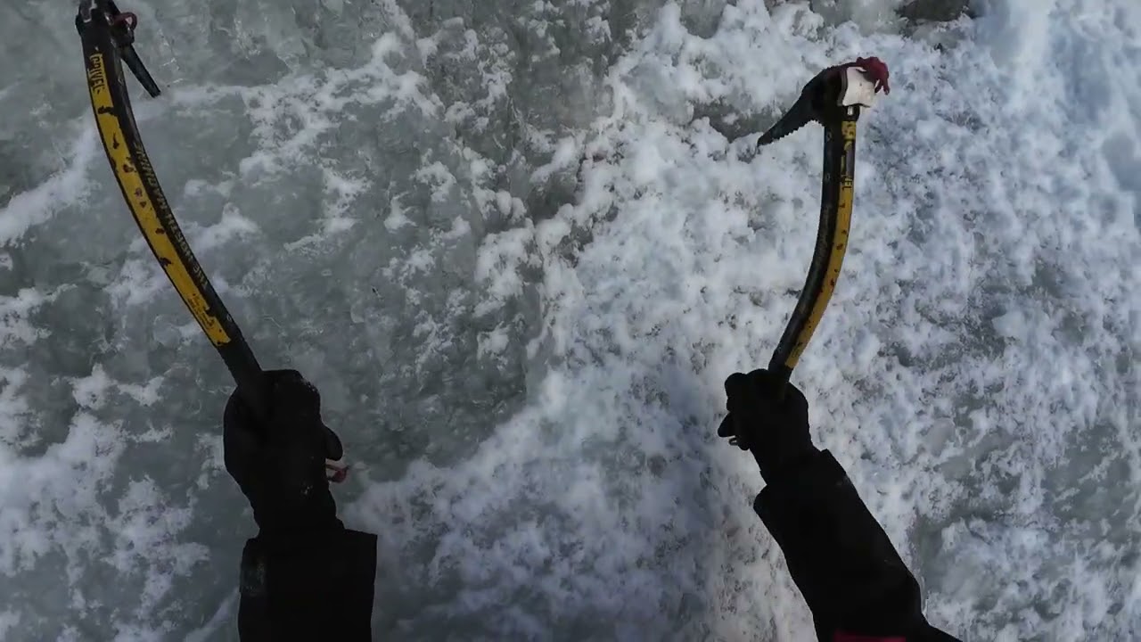 Iceclimbing Bafflfall January 2026