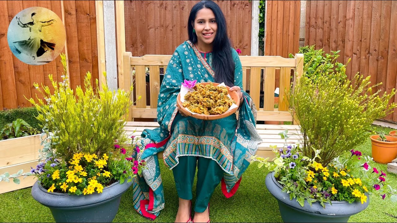 Harvesting Spinach and Pakora Recipe | Malang Log Official