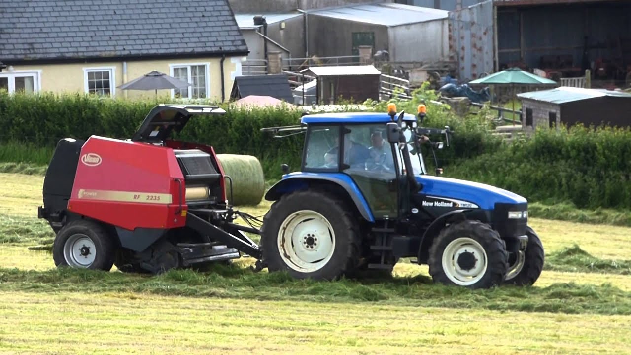 Round baling silage