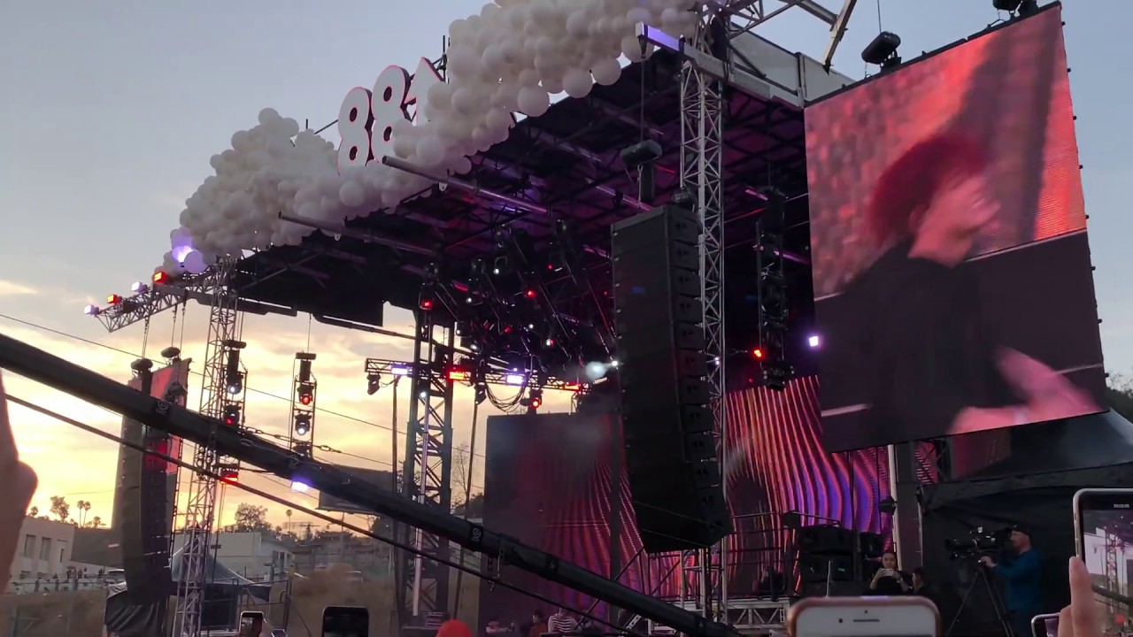 OMG THEY'RE HERE! | 190817 -  iKON - “SINOSIJAK” | 88rising Head in the Clouds 2019