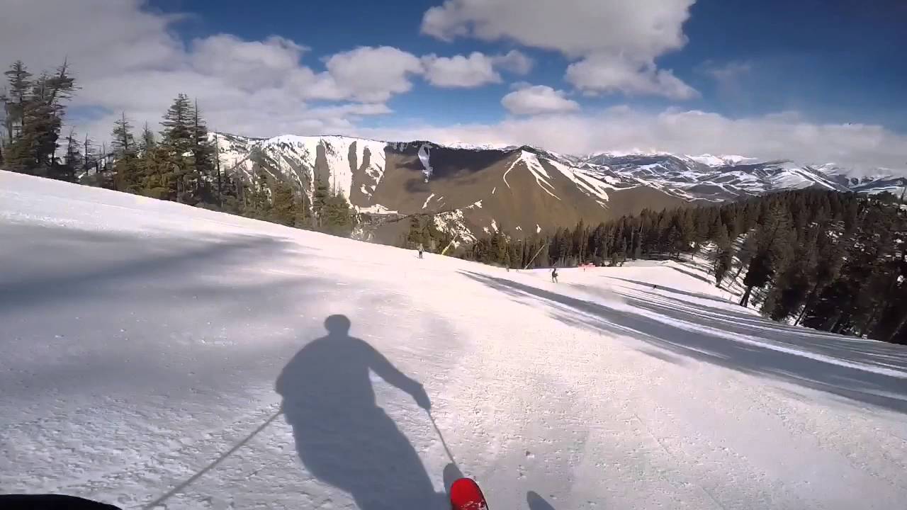 Top-to-bottom ski run at Sun Valley Resort
