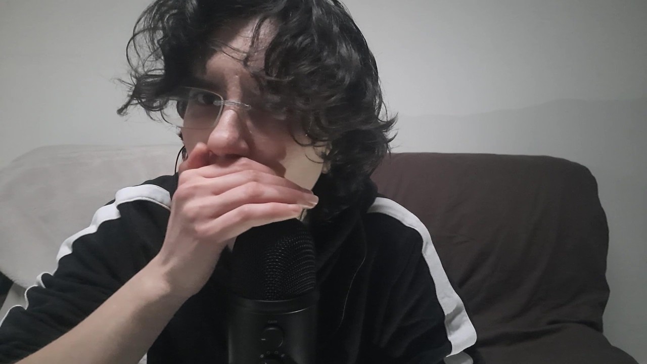 ASMR je vous raconte une anecdote en semi inaudible proche du micro🎙️