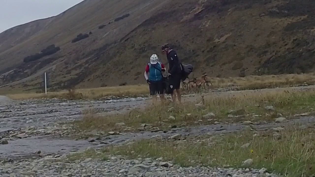 Flussquerung am Round the Moutain Trail