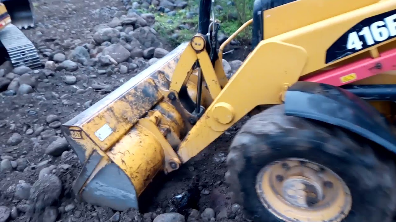 excavadora trabajando en ríos