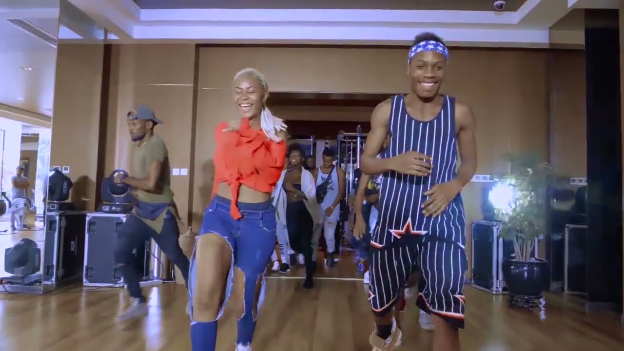 Koffi Olomide - Papa Ngwasuma (Clip Officiel)