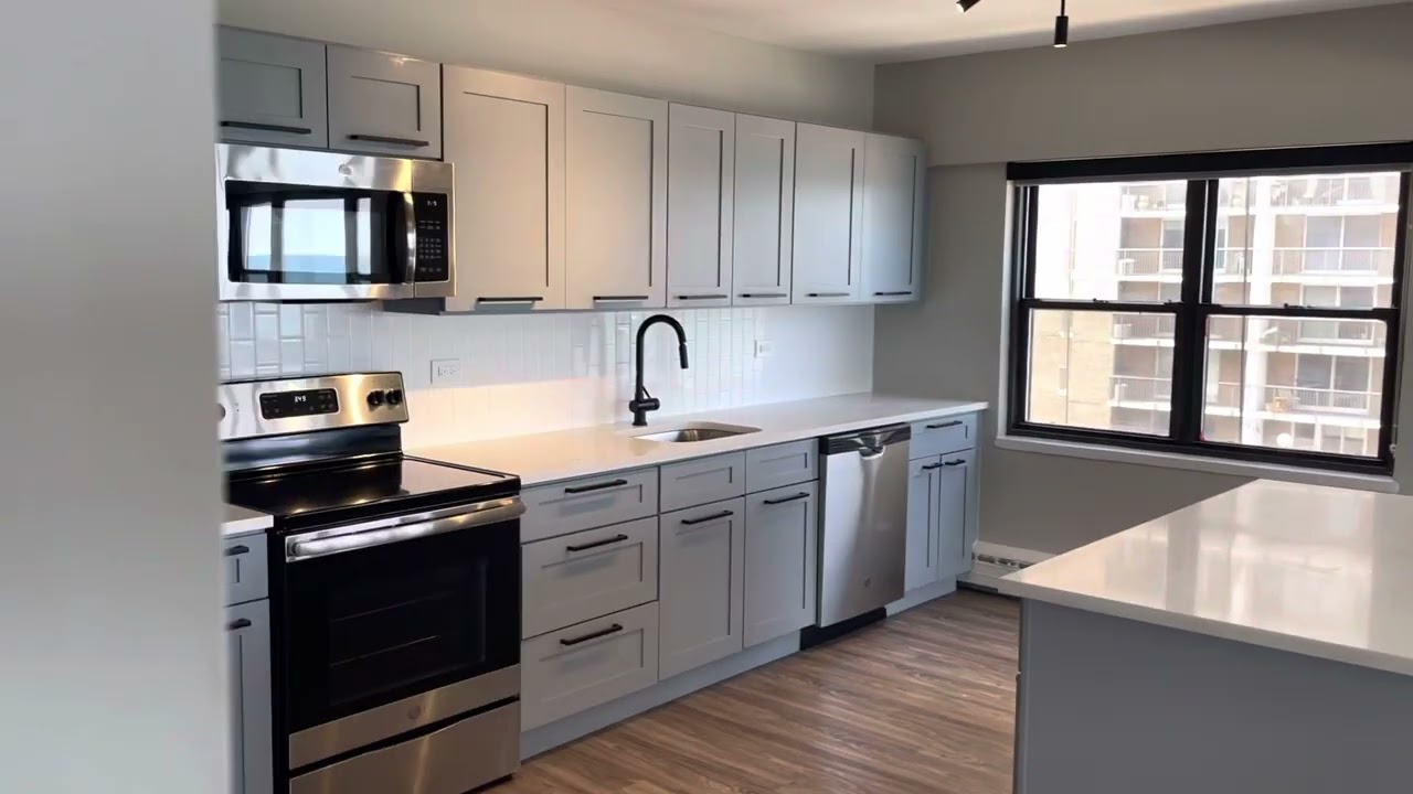 One-Bedroom Apt 601 / Beachside Apartments