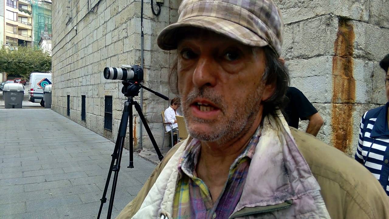 Fernando Madrazo en Rubia Rota la Peli de Manu Ochoa nos recuerda lo duro de ser mendigos!!