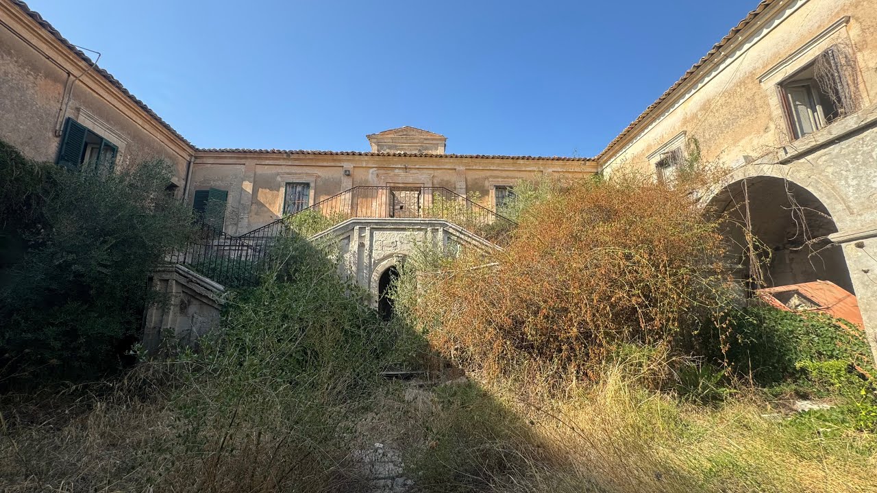INCREDIBILE CASA ARREDATA ABBANDONATA ￼