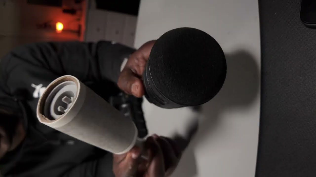 How to clean Your Rode PodMic Pop Filter using a roller 🫧🫧🫧🫧