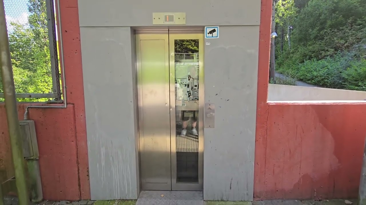 Lifts @ Rymdtorget on Gothenburg Tramway Sweden (SE)
