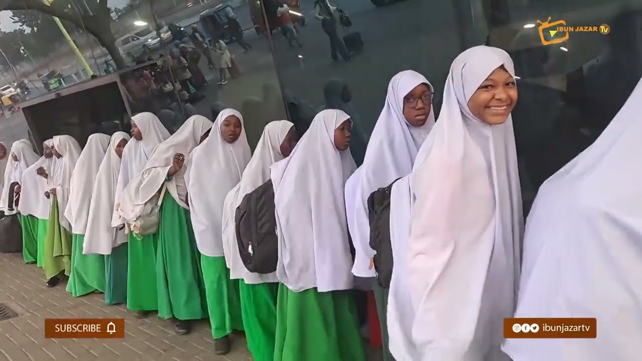 WANAFUNZI WA IBUN JAZAR WAKIWA NJIANI KUFANYA UTALII WA NDANI KATIKA HIFADHI YA TAIFA MIKUMI 