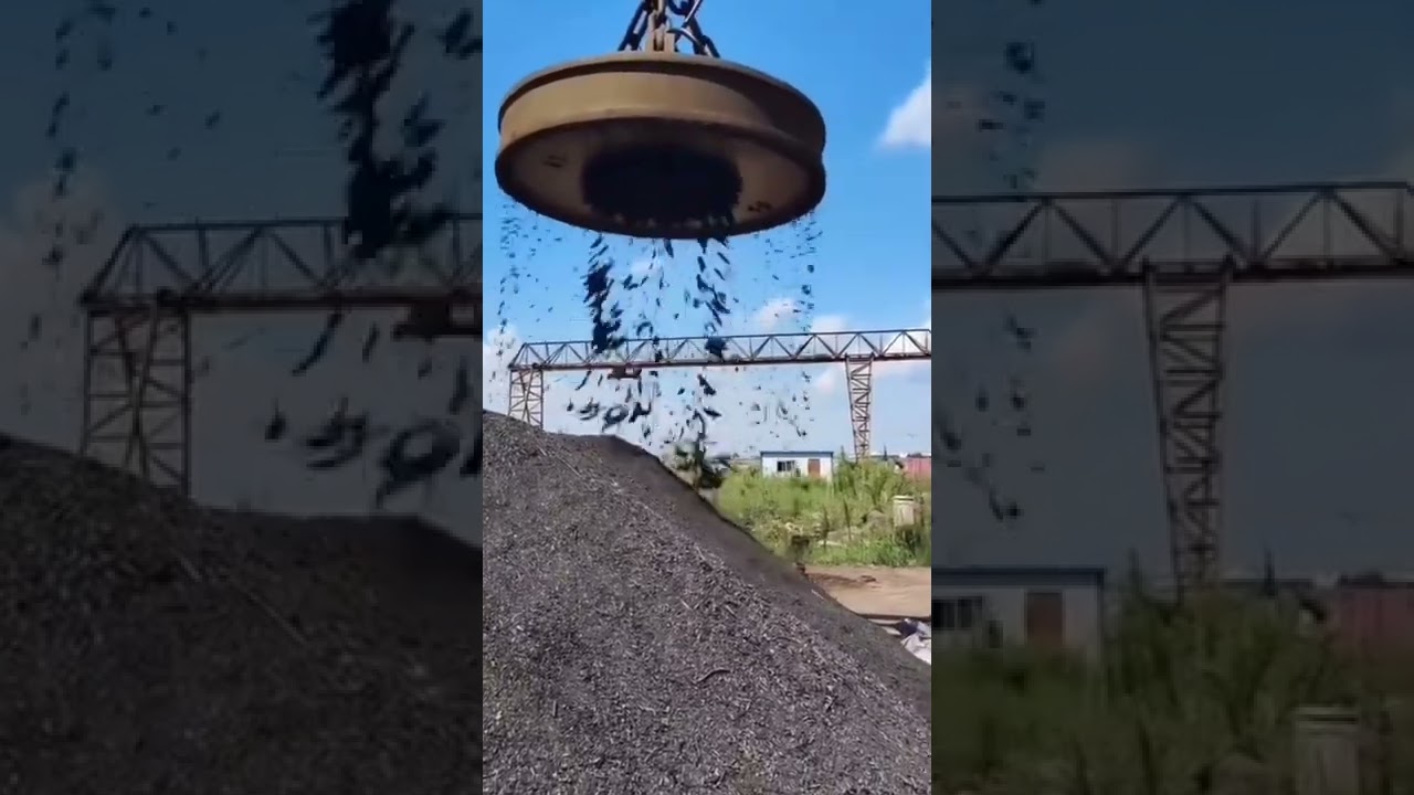 The strongest magnet pulls the iron atoms - super magnet 🧲‼️🤯