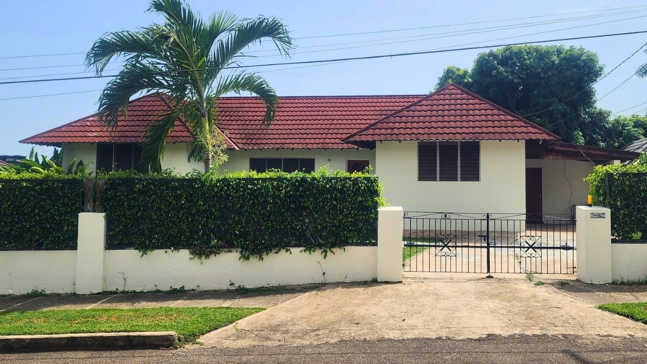 Recently Renovated | 4 Bedroom 3 Bathroom | Waterworks Crescent Kingston & St Andrew, Jamaica