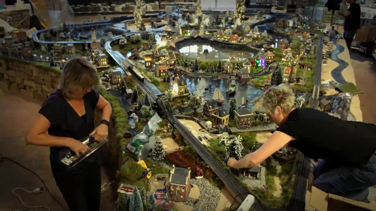 Christmas World 2017: opbouw miniatuur kerstdorp