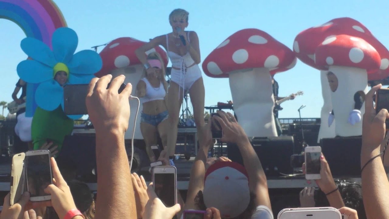 Miley Cyrus-We can't stop Live iheartradio 2013
