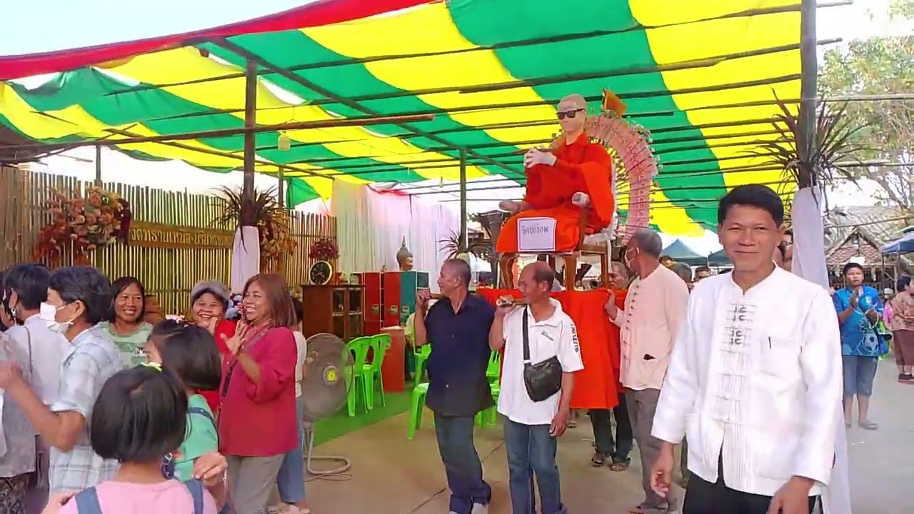 แห่ครัวตานลำปาง