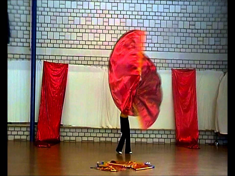 Demo: Tanz mit Fächerflaggen (groß)
