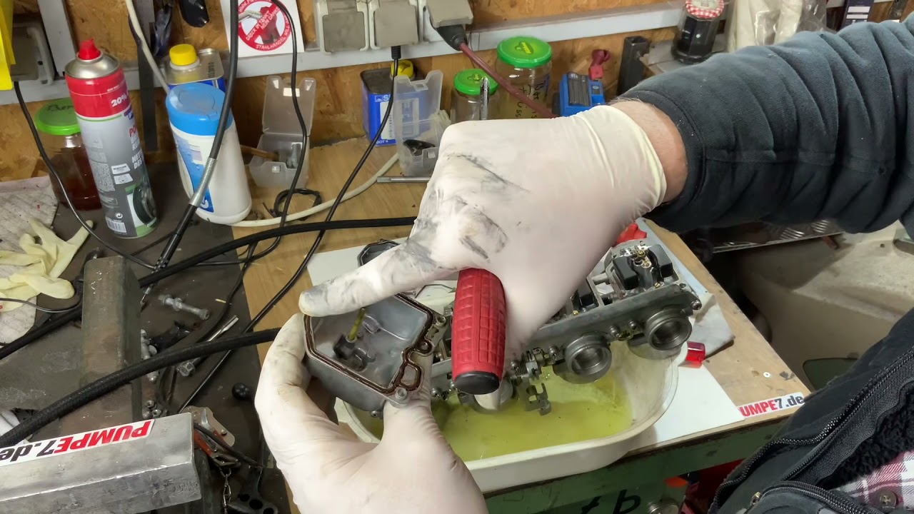 Caferacer Honda CB900 #41 — Überholte Vergaser sind fehlerhaft. Pulverbeschichtung Benzinfest?