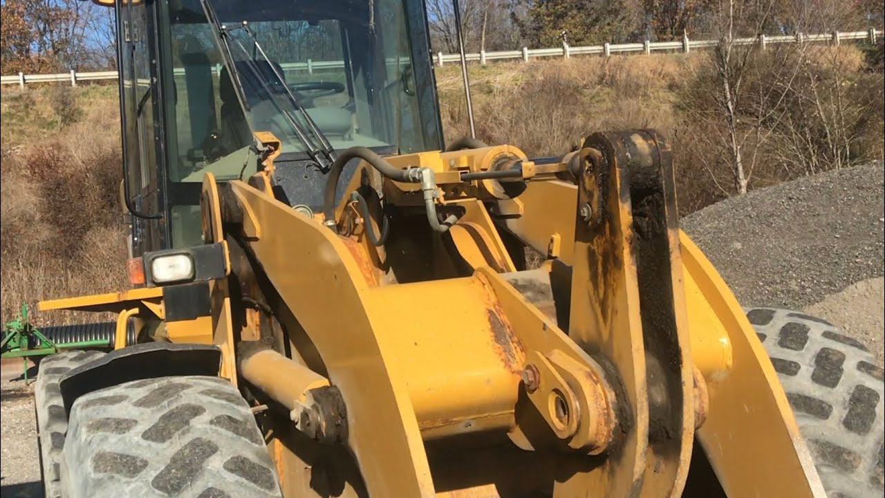 CLOSE up LOOK 👀 caterpillar 928g wheel loader