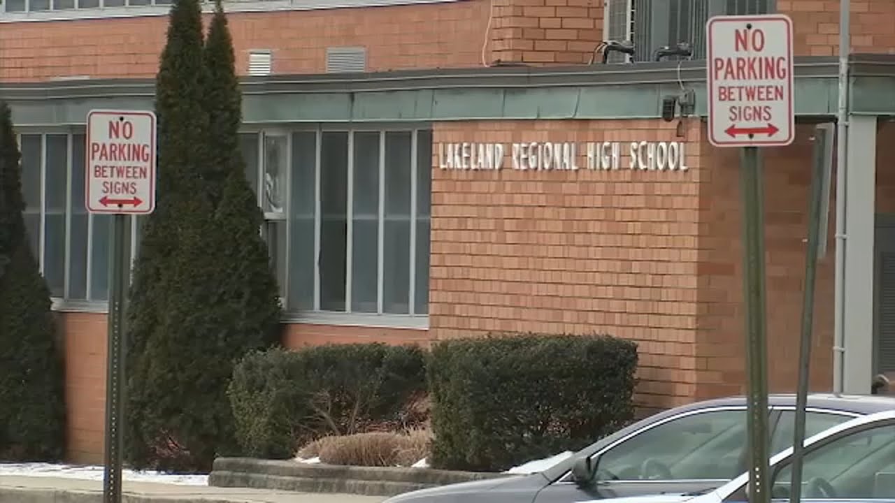 New Jersey high school bans limos, party buses for prom