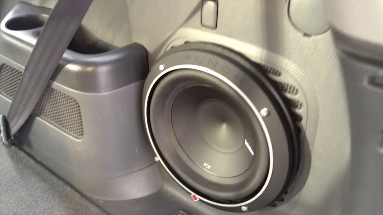 How To Install A Subwoofer/Remove Rear Panel - 2006 Honda Pilot