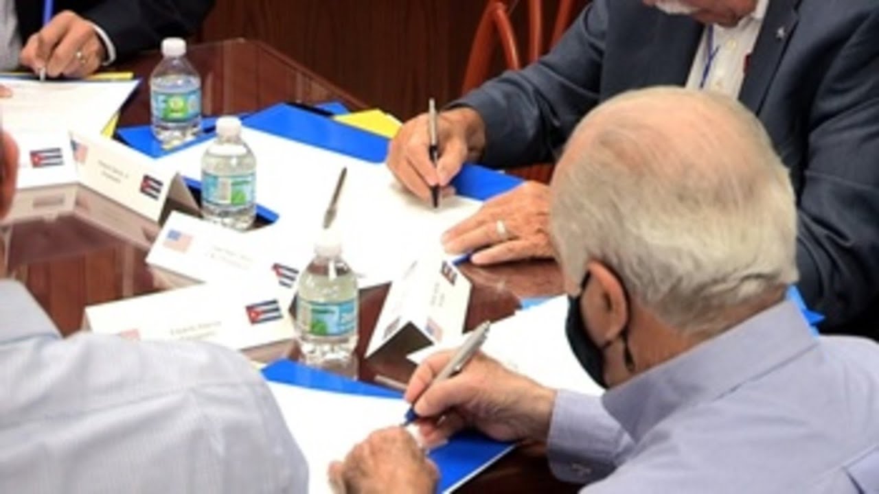 Empresarios cubanos exiliados firman un acuerdo: solo invertir&aacute;n en una Cuba sin tiran&iacute;a