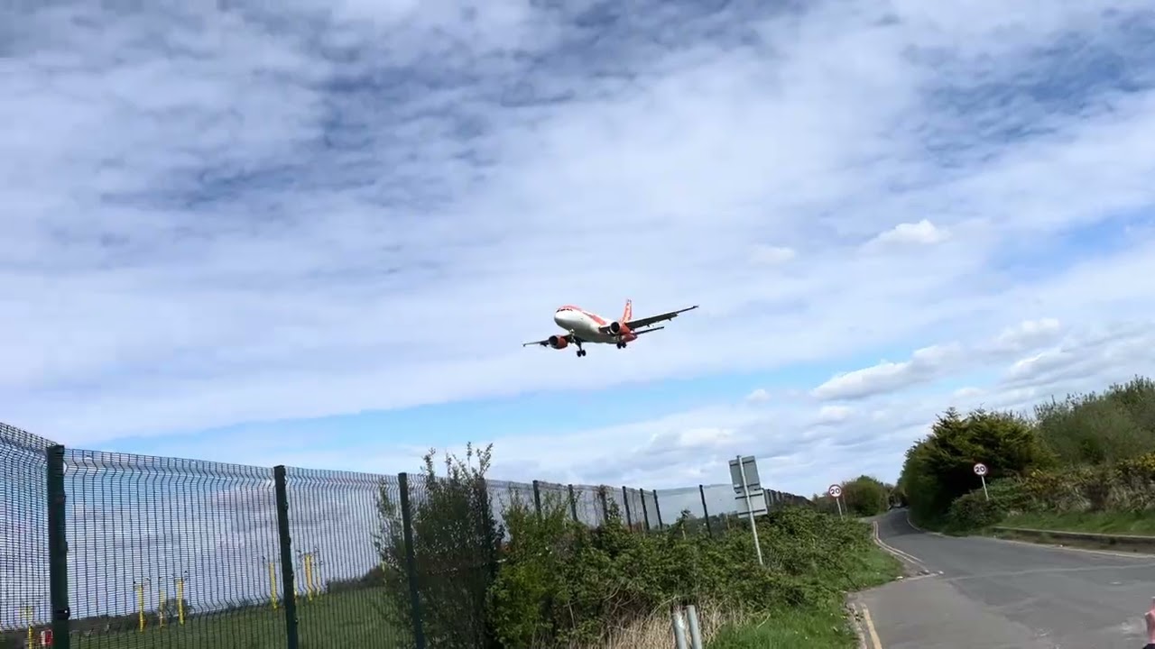 EasyJet landing in Liverpool John Lennon airport 