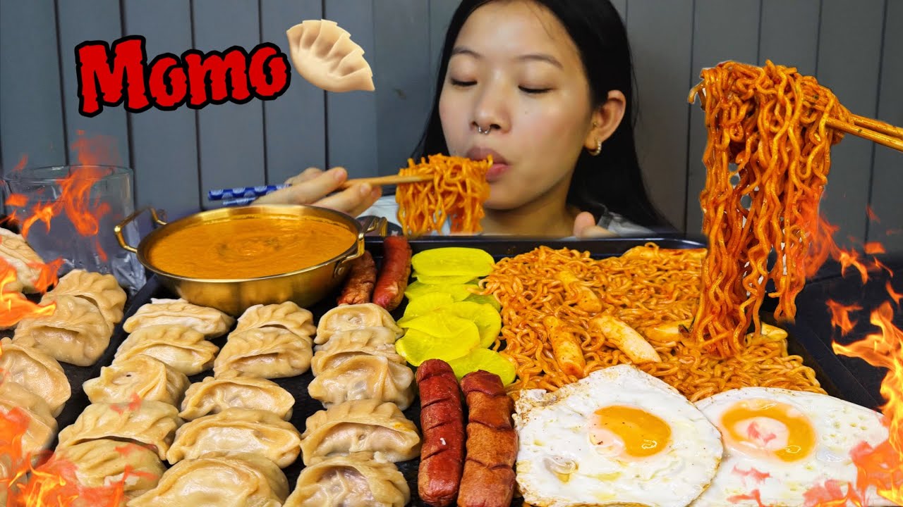 MOMO, CURRENT NOODLE 🔥, SAUSAGE AND EDD#mukbang #yanieats 