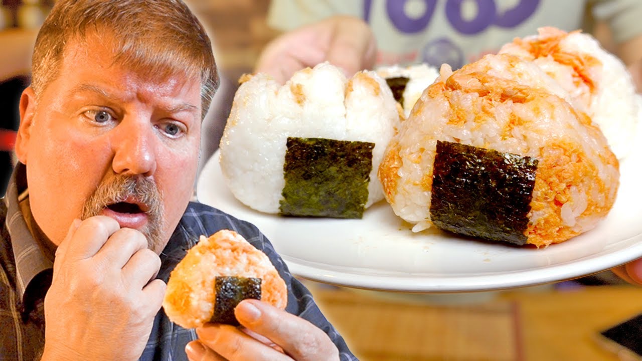 アメリカ人に鮭おにぎり作ってあげた結果... An american tries salmon flake rice balls!