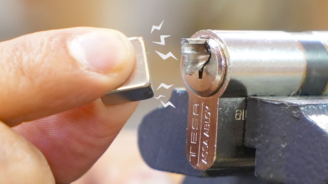 🧲 Cómo SACAR una LLAVE ROTA con un IMÁN (Truco de bricolaje)🧲Remove a broken Key