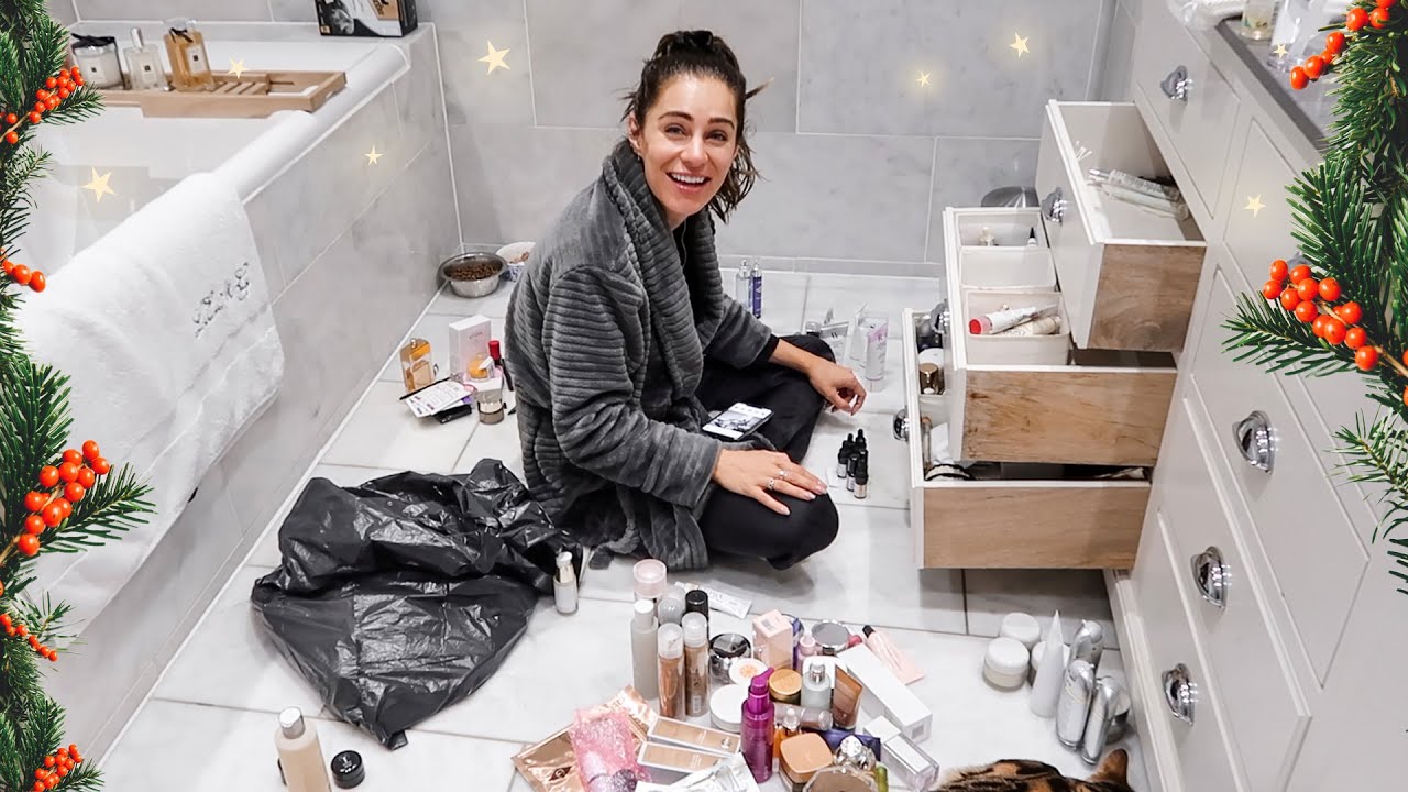 CLEARING EVERYTHING OUT FOR CHRISTMAS - CHRISTMAS WITH THE MILLEN-GORDONS DAY 9 | Lydia Elise Millen