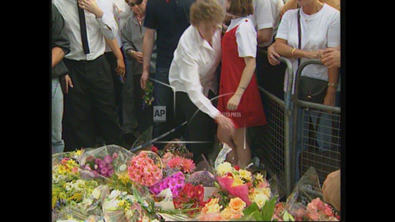 UK - Reaction To The Death Of Princess Diana, Prince Charles Returns With Body Of Princess Diana