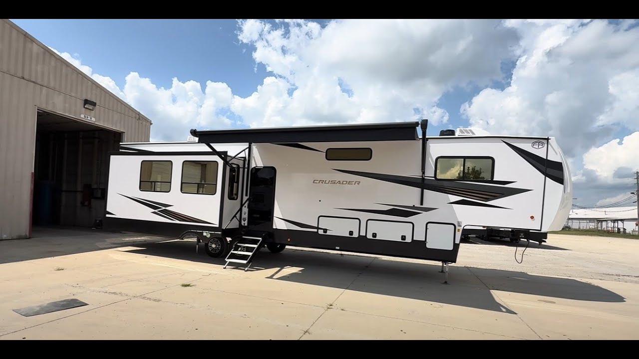 Full Tour Of The Prime Time Crusader Bonus 38 Bunkhouse! 2 Bedroom and 2 Bathrooms!