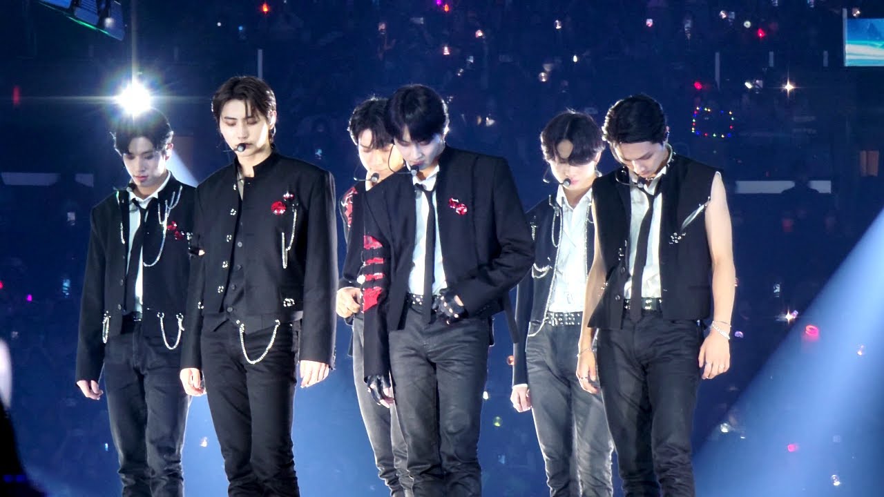 KCON 2022 ENHYPEN - Future Perfect (Pass The MIC) HD FANCAM