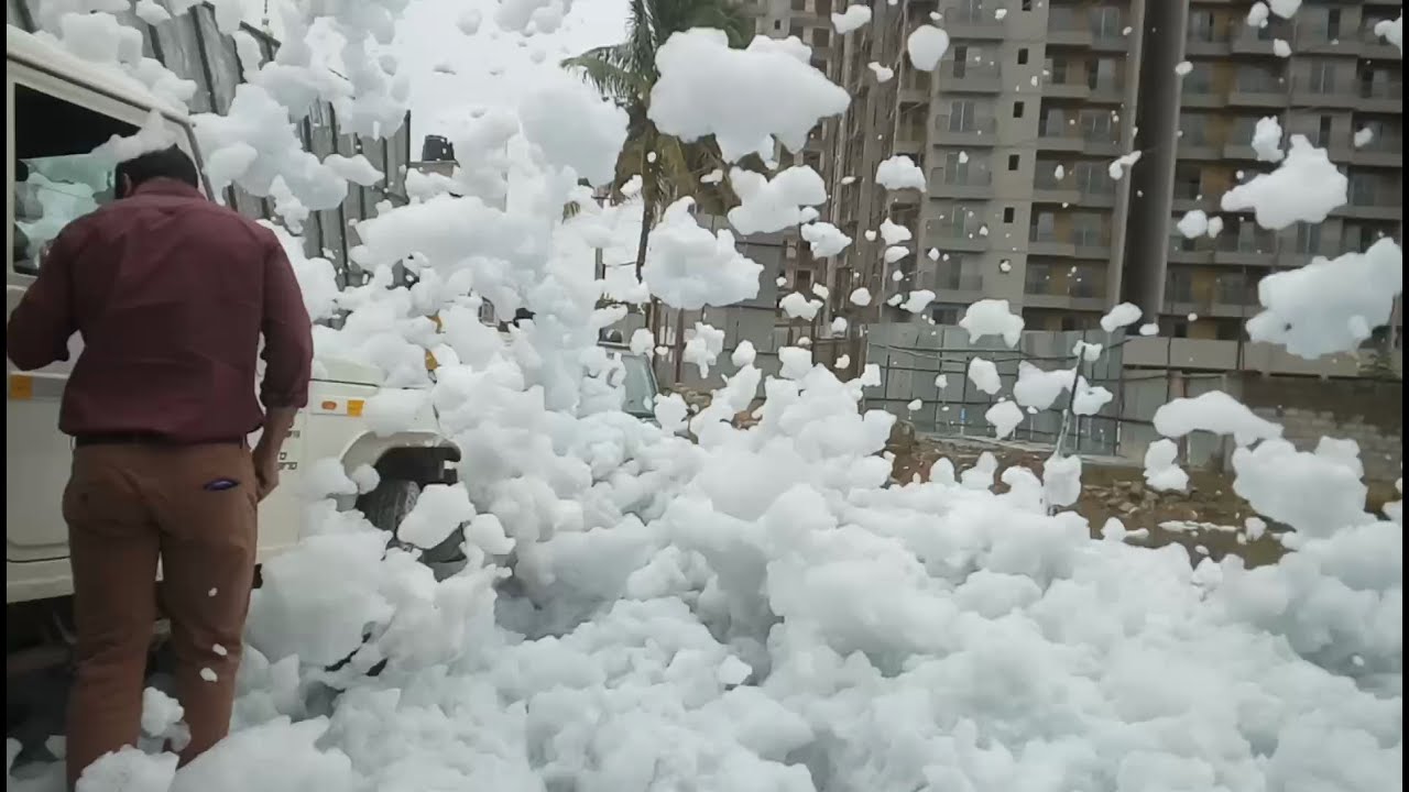 Bangalore Bellandur Lake with Toxic Foams | White Toxic Froth | Poison Snow @ 29 July, 2016