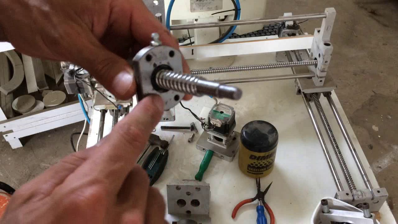 Cuidado com os fusos  de esfera da cnc router