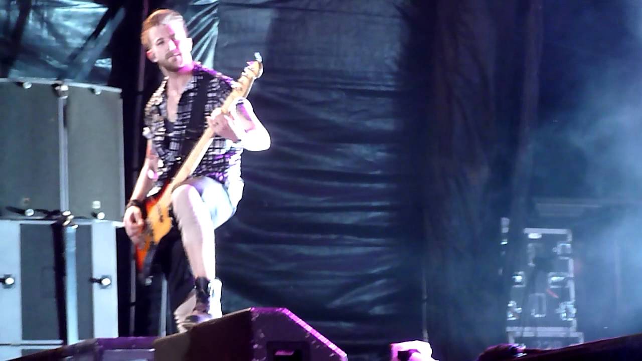 Paramore - Hello Cold World (Full) - Belsonic 2012 FRONT ROW