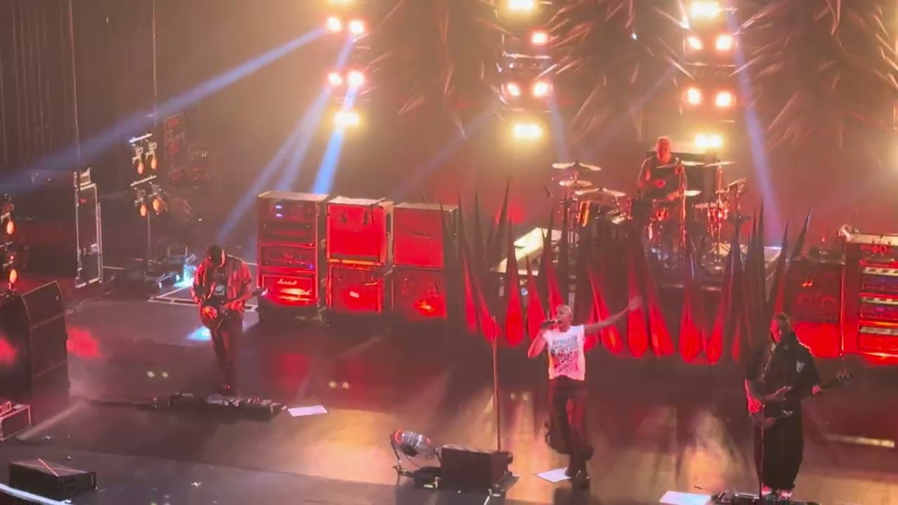 Skunk Anansie live at the Apollo Manchester - Hedonism (Just Because You Feel Good) 4-April-25