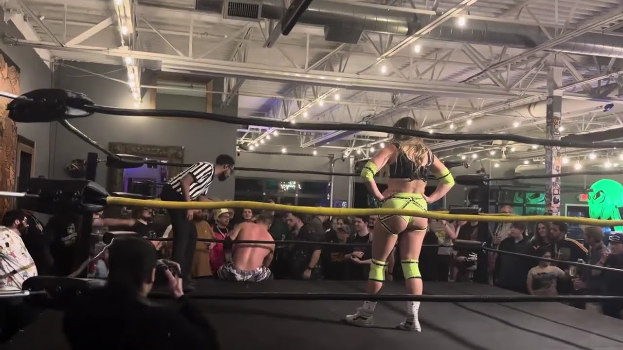 TJ Crawford vs Kaia Mckenna #wrestling