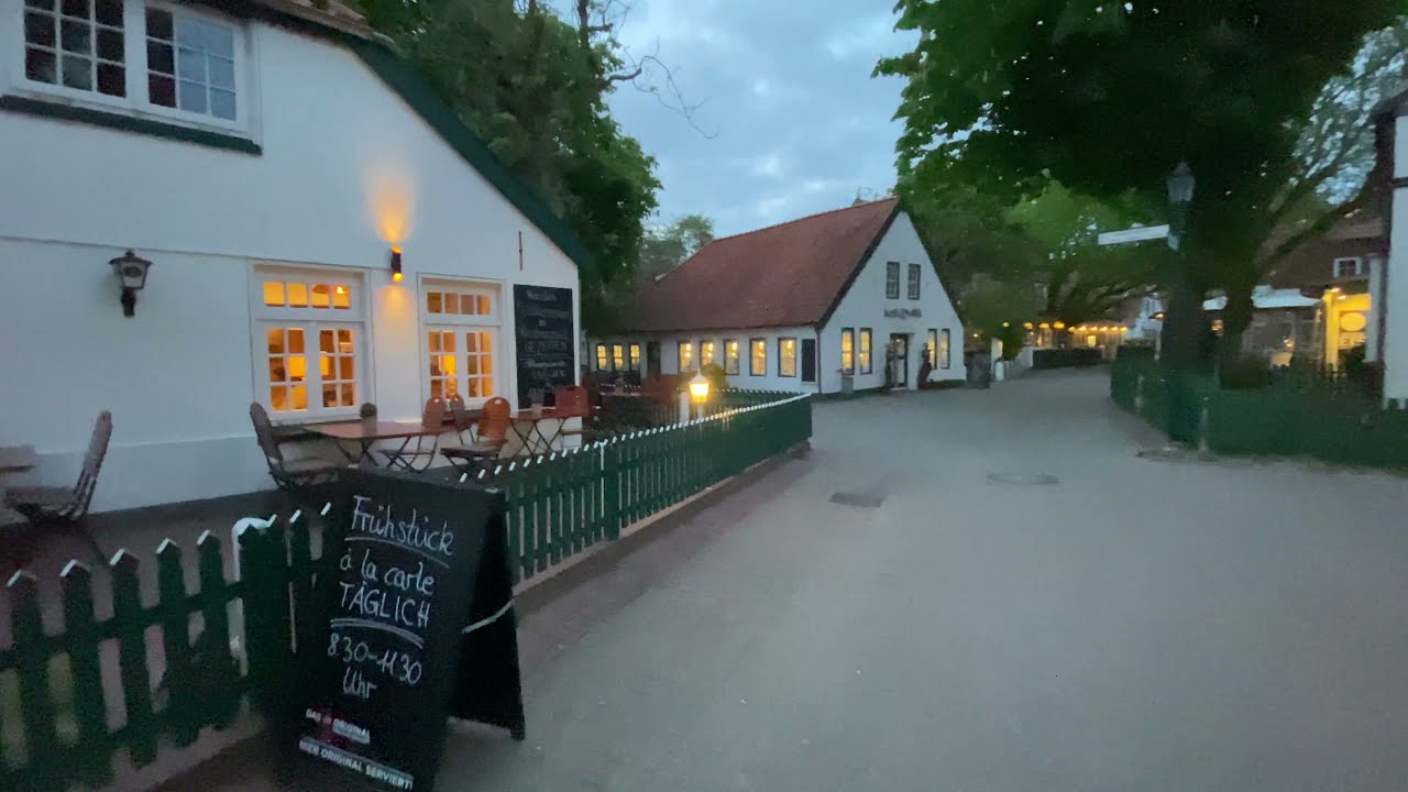 Impression Spiekeroog  -  Abendstimmung im Dorf