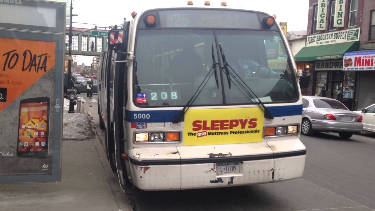 1998 NovaBus RTS-06 5000 on the B25 at Fulton Street & Franklin Avenues