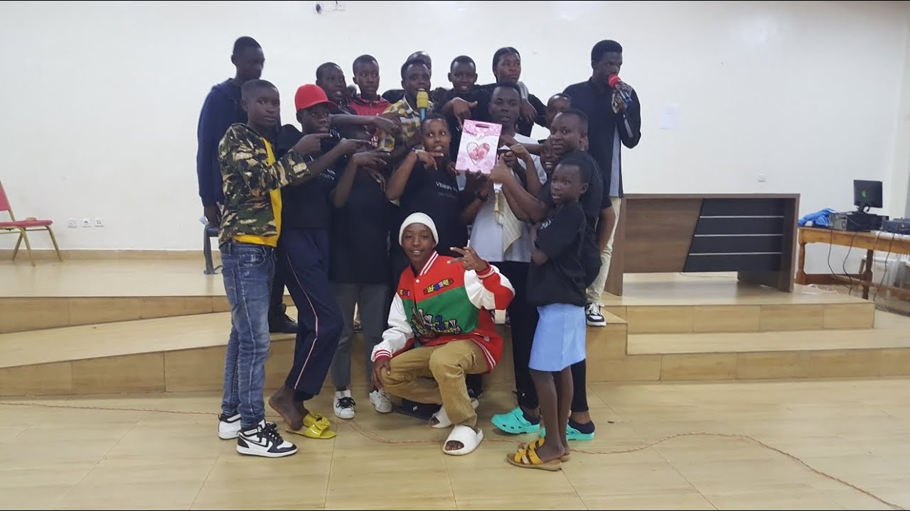 Vision kids mbega impano babyiniye abayobozi barabahemba peee byari umuririo 🔥🔥🔥🔥 irebere nawe