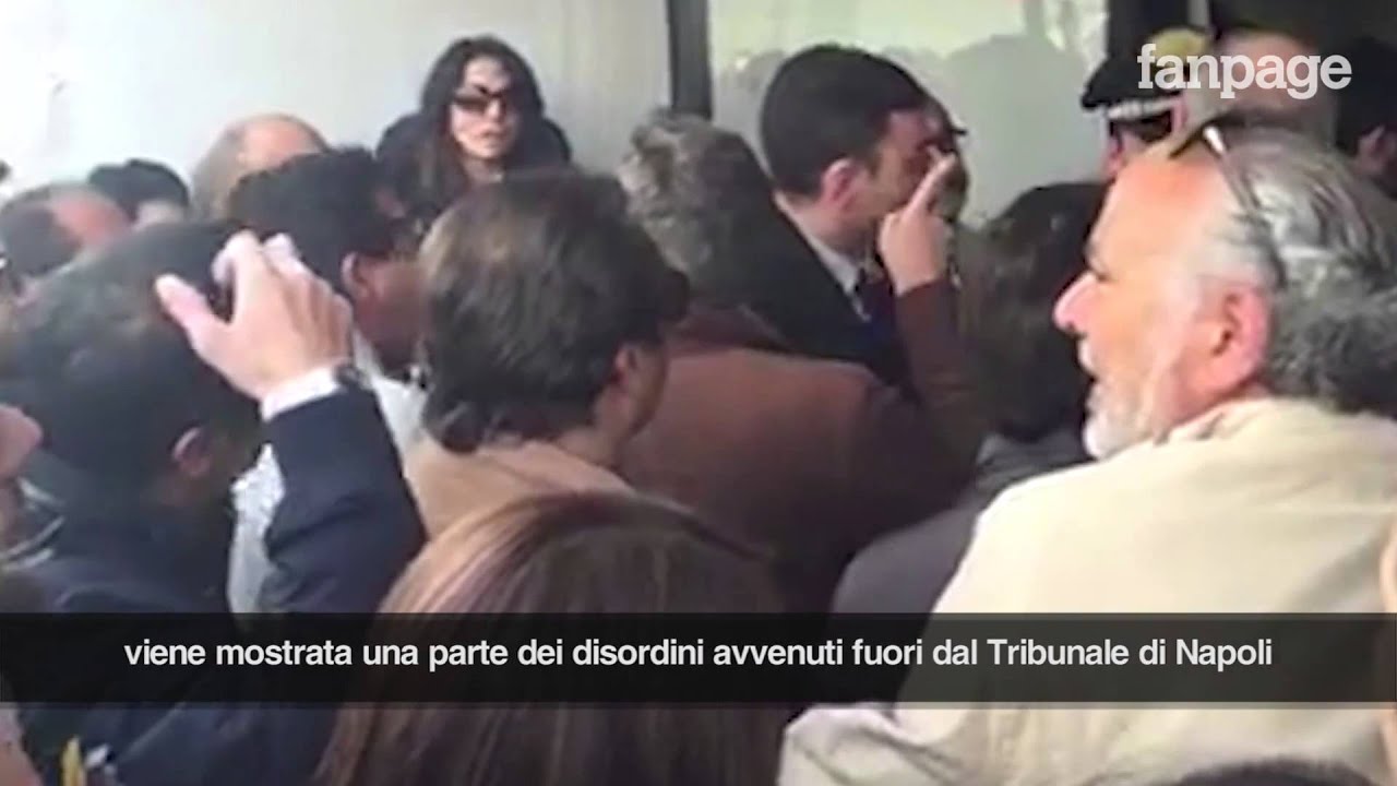 Disordini al tribunale di Napoli, le immagini: feriti poliziotti e avvocati